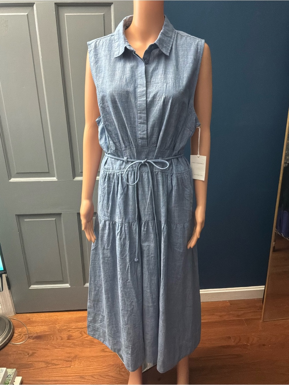 Sleeveless Tie-Waist Chambray Midi Dress - Blue - Picture 2 of 5
